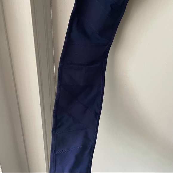 Navy Lululemon full-length leggings (size 4) - Picture 5 of 5